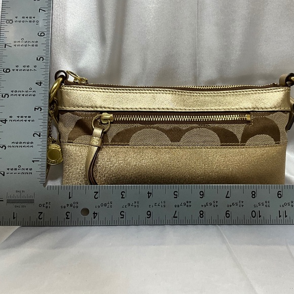 Coach small wrist/elbow  bag with signature print  18-H4c - Picture 7 of 8